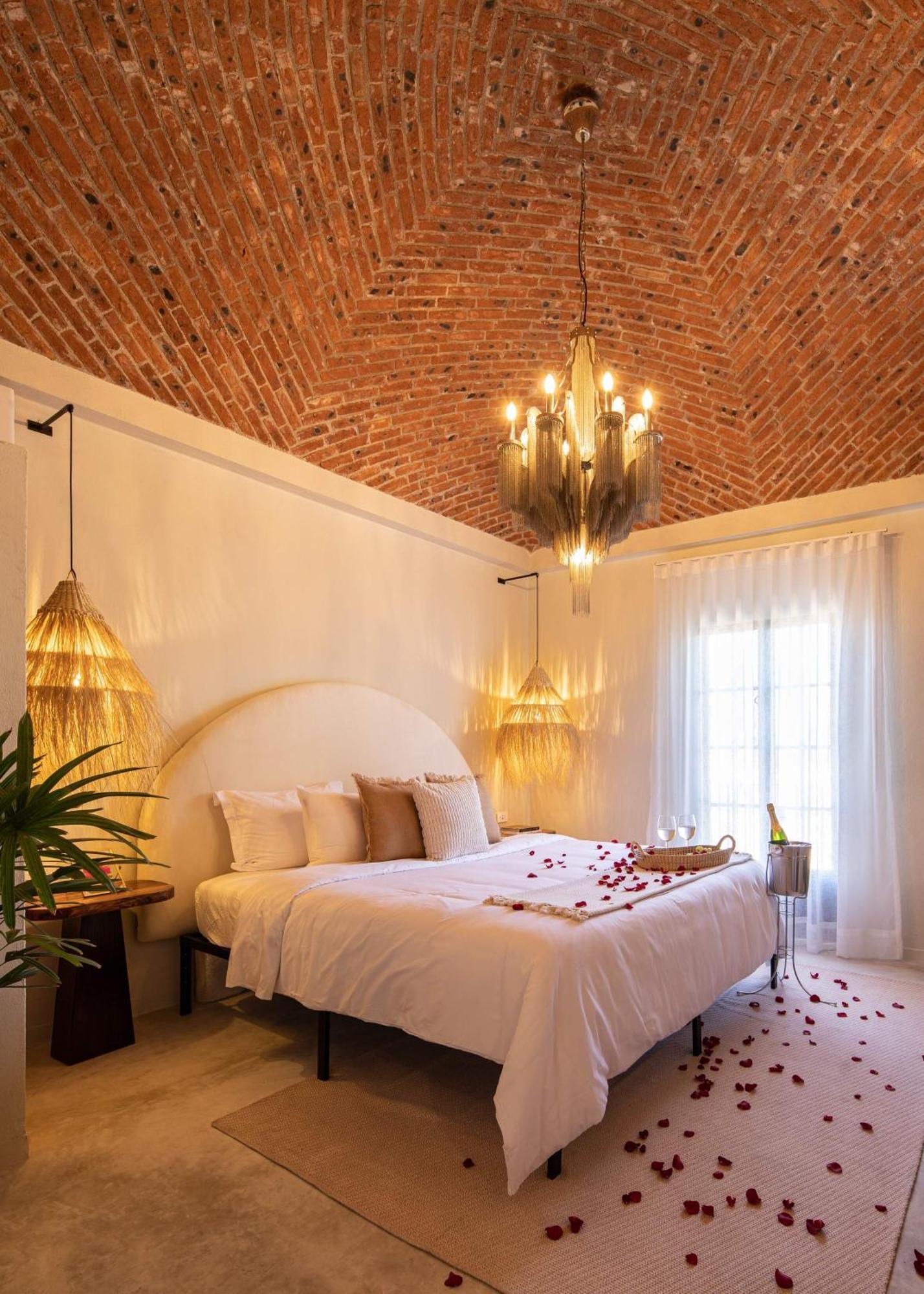 Holt Hotel Del Pueblito Альенде Экстерьер фото