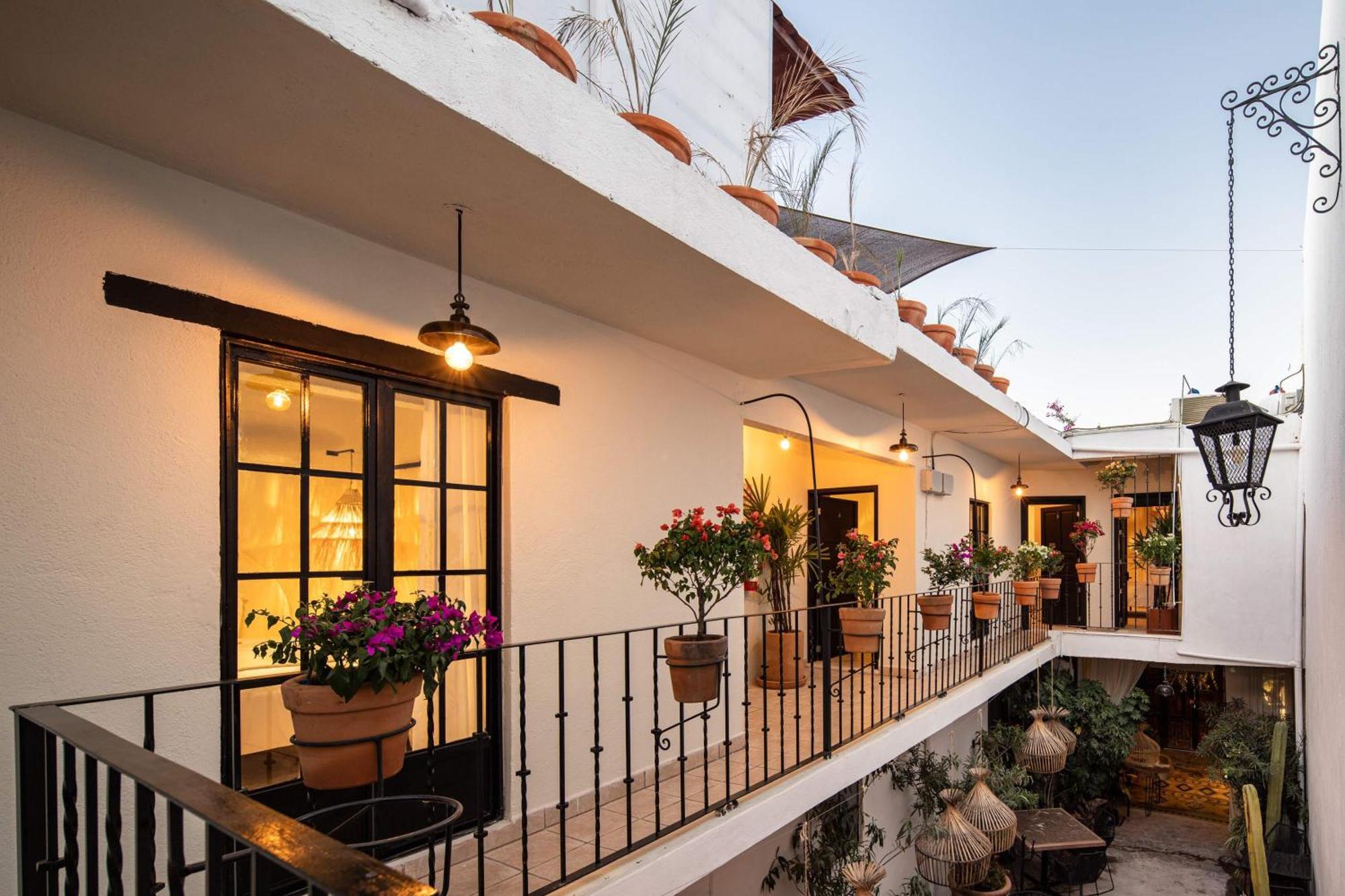Holt Hotel Del Pueblito Альенде Экстерьер фото